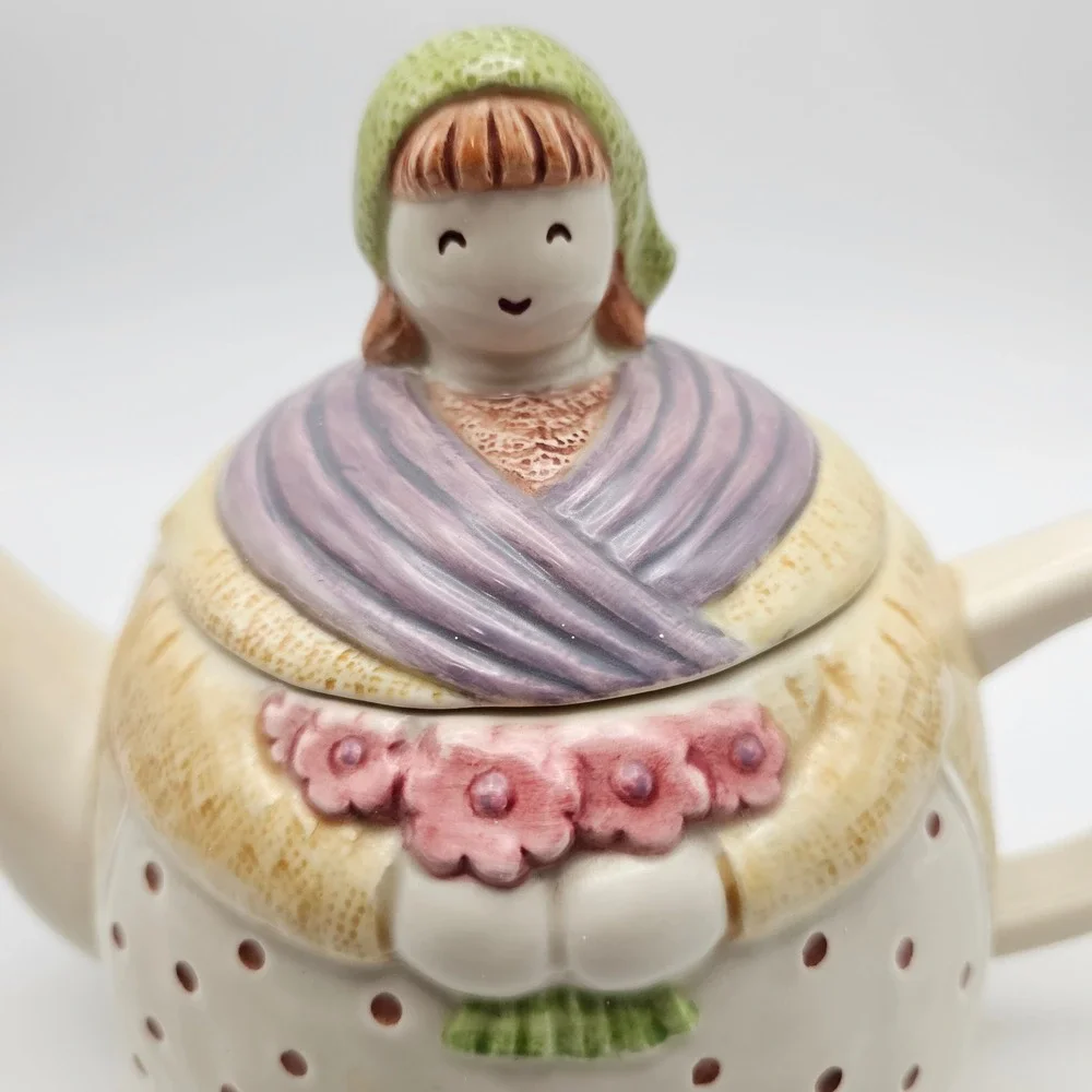 1992 H&HD Teapot Woman Figurine Lid Ceramic Made in‎ Mexico Collectible